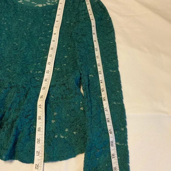 Everly sheer lace peplum top M - Picture 6 of 6